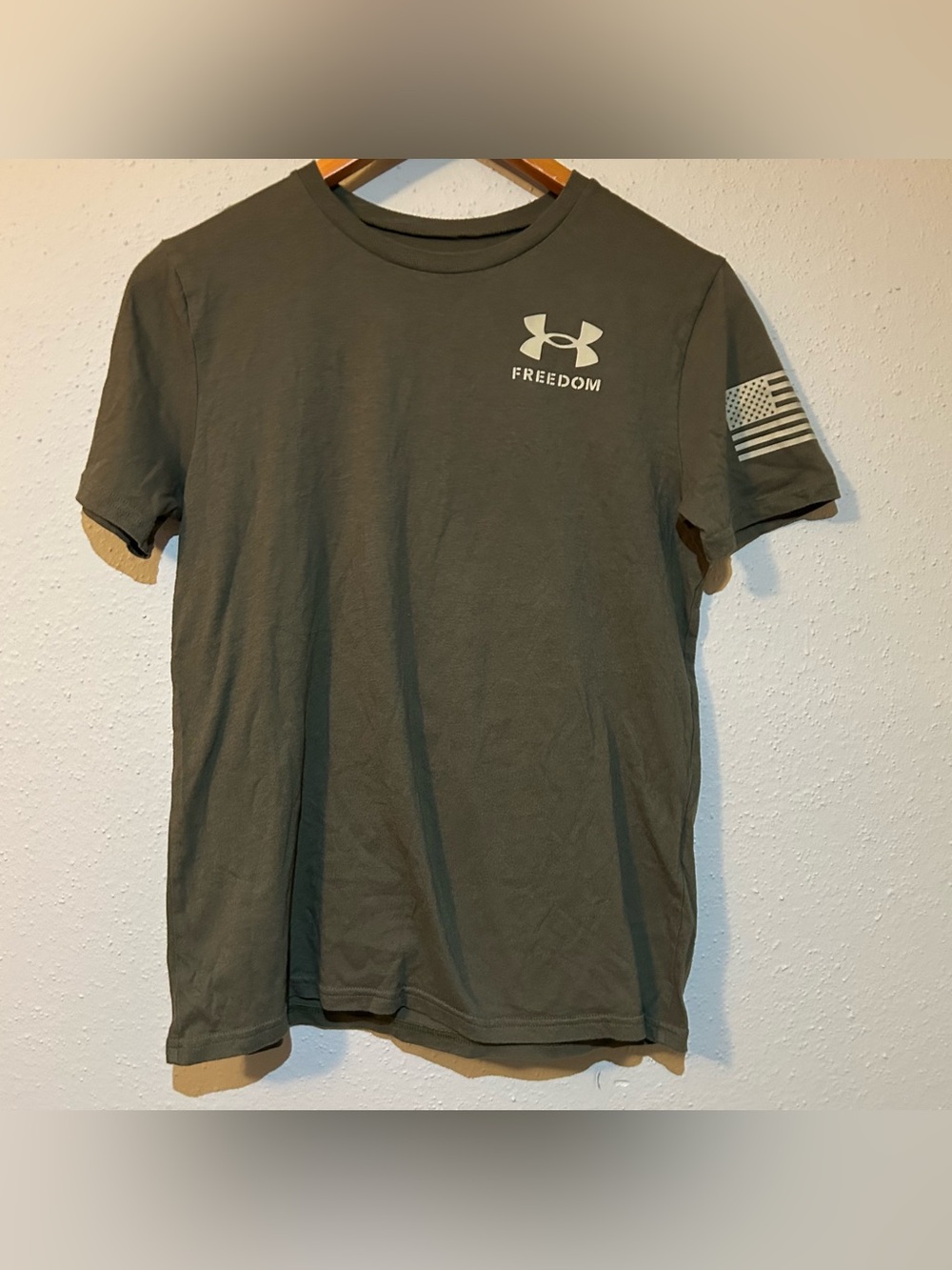 Under Armour Freedom Boys YL Olive Graphic Tee